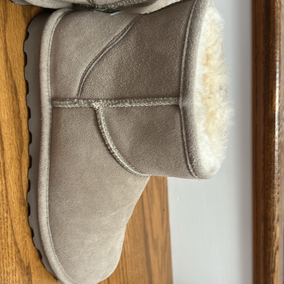 Bearpaw Womens Alyssa Ivory Suede Ankle  Pull On Snow Boots.  Gently Used. - Picture 5 of 8